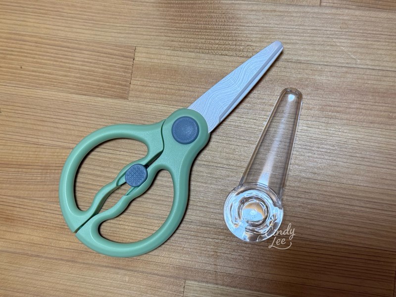 [育兒] 媽咪學苑【赫媽咪寶寶矽膠餐具組+水杯+剪刀+恐龍組